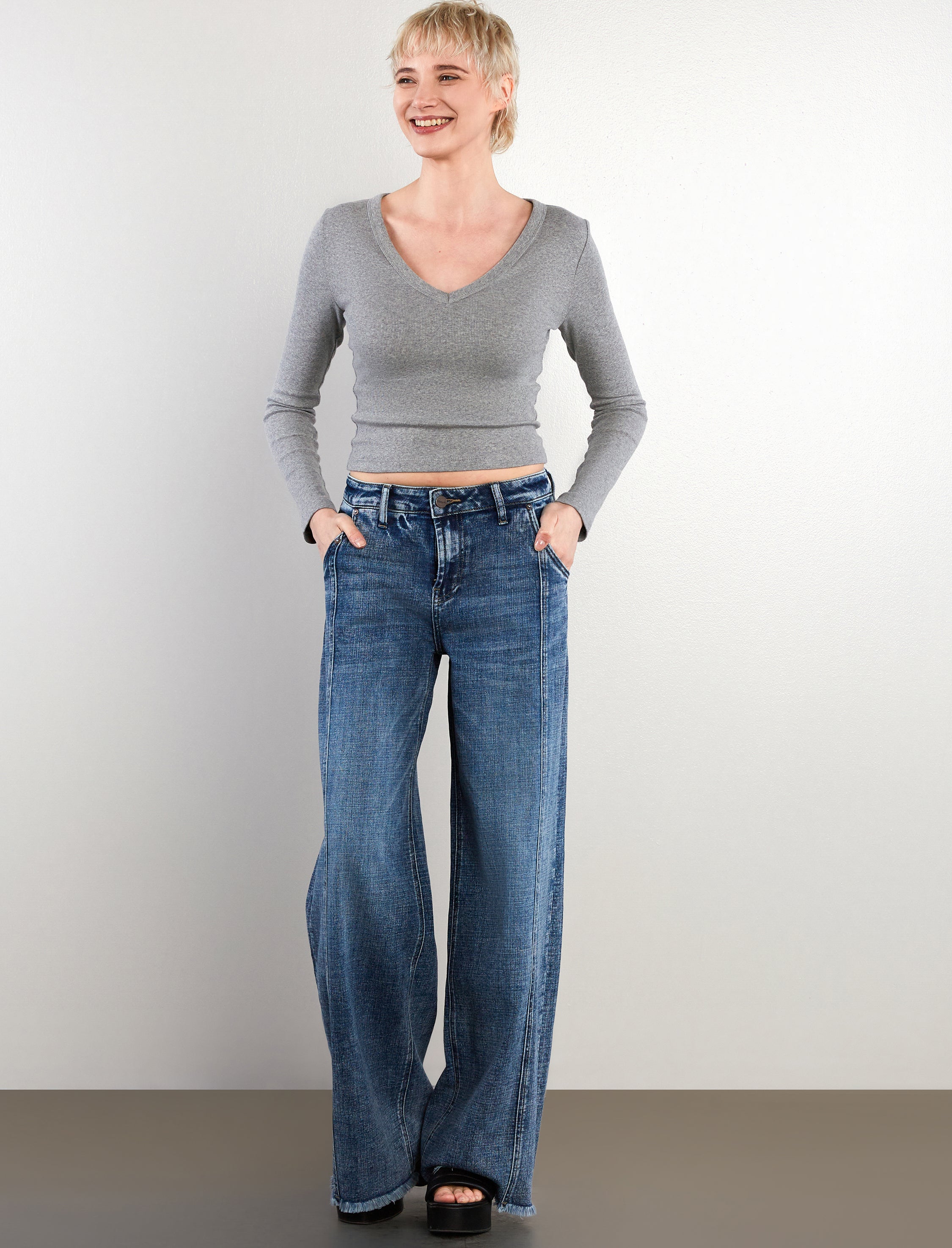 Mighty Pocket Frayed Wide Leg