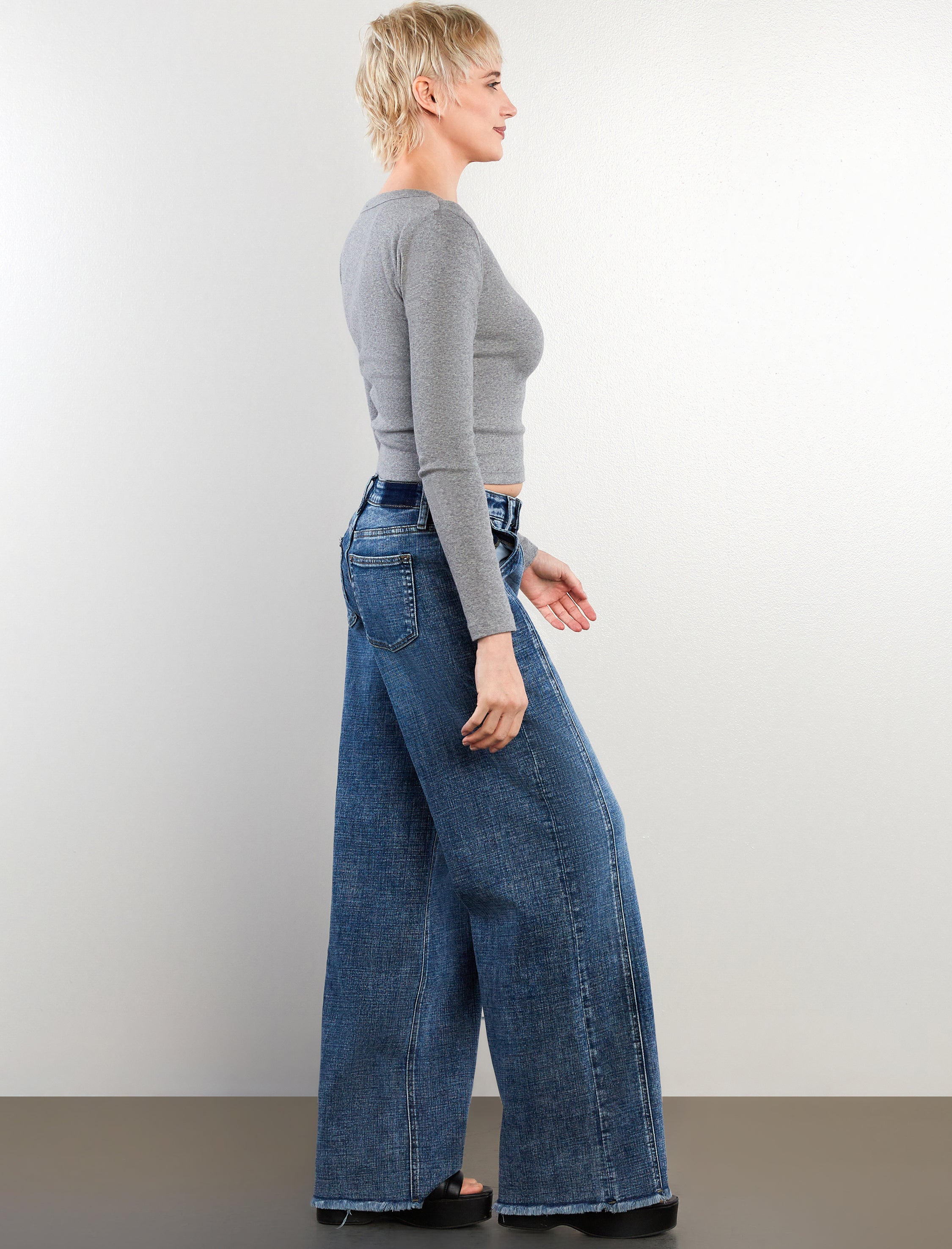 Mighty Pocket Frayed Wide Leg