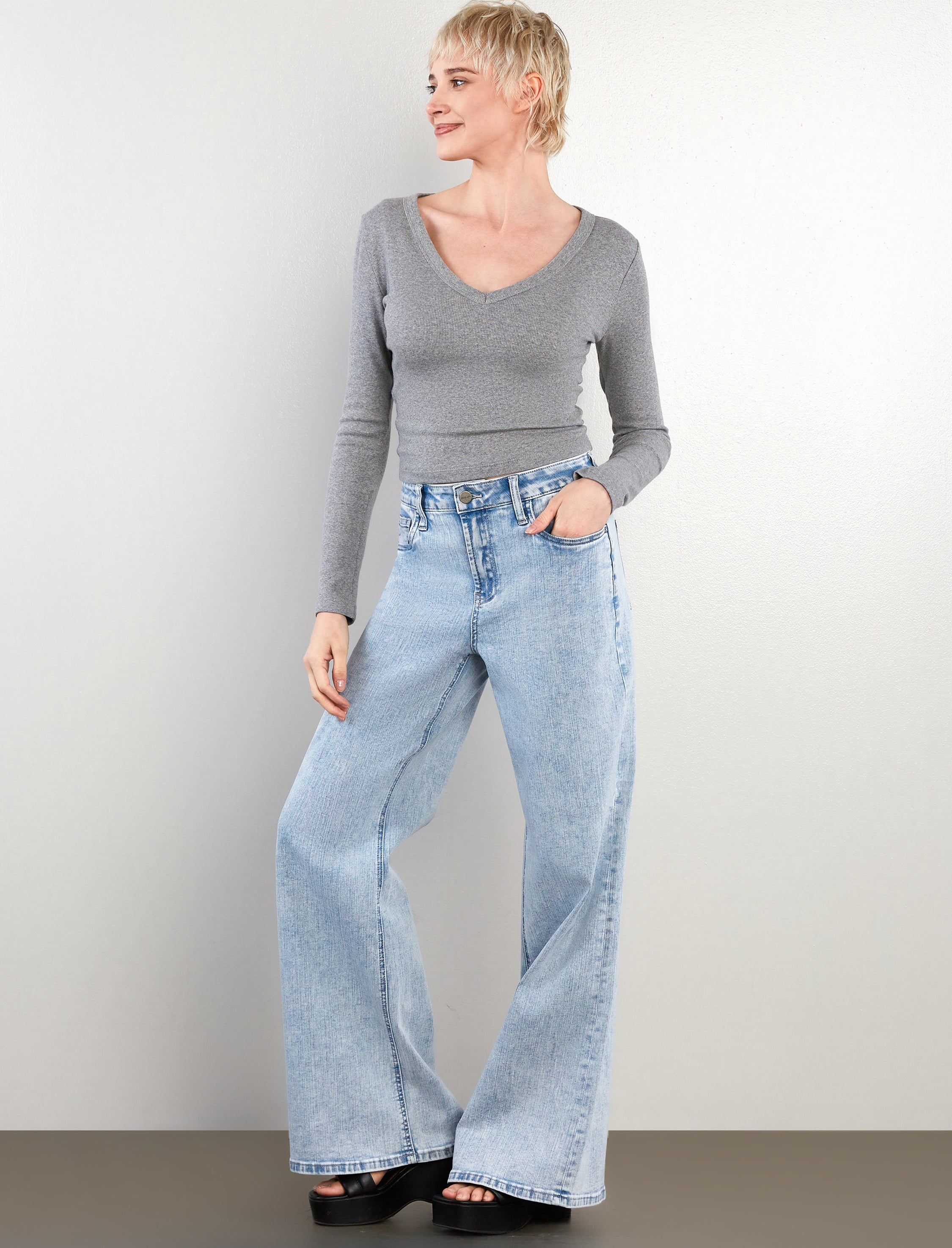 Classic Wide Leg Jeans