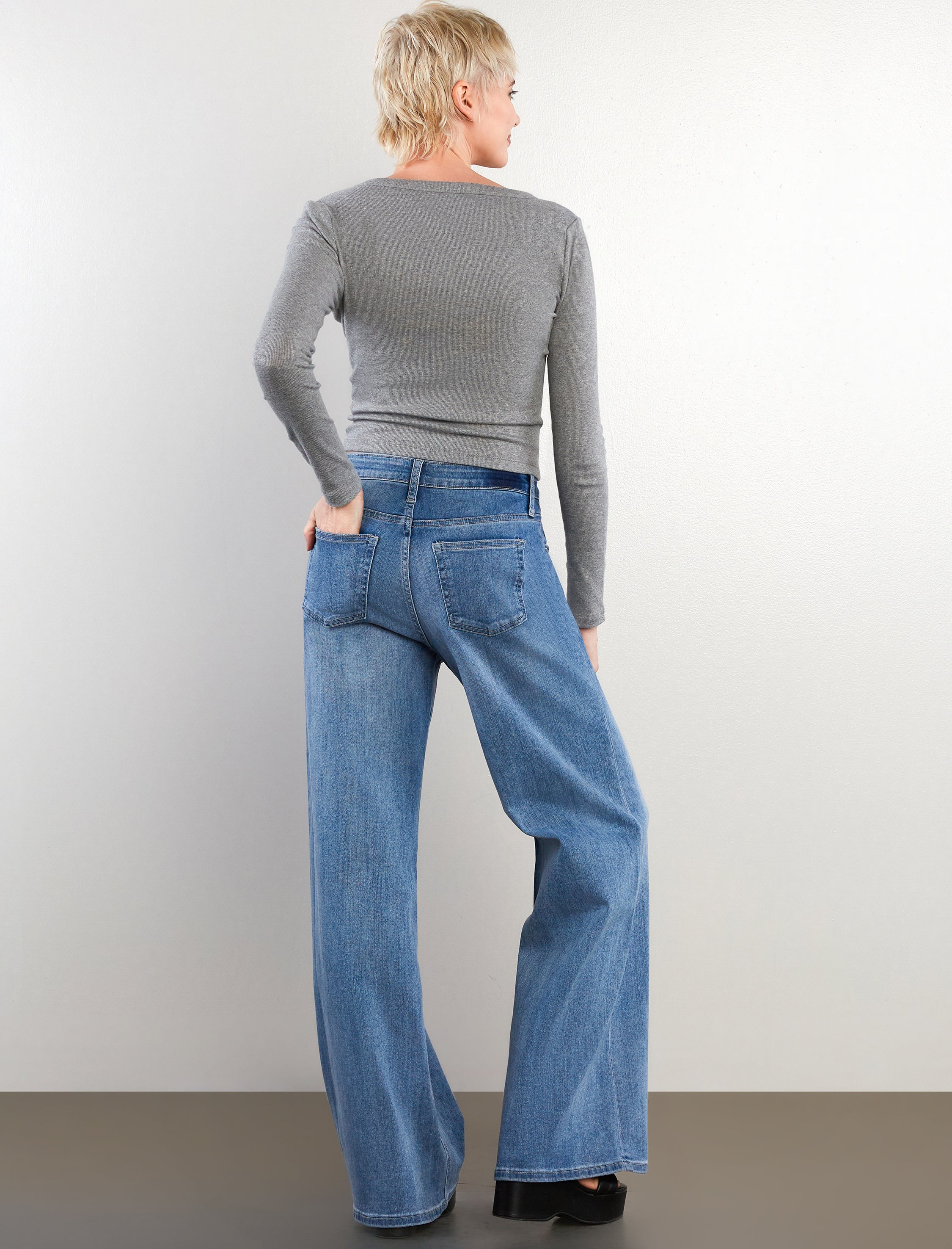 Classic Wide Leg Jeans
