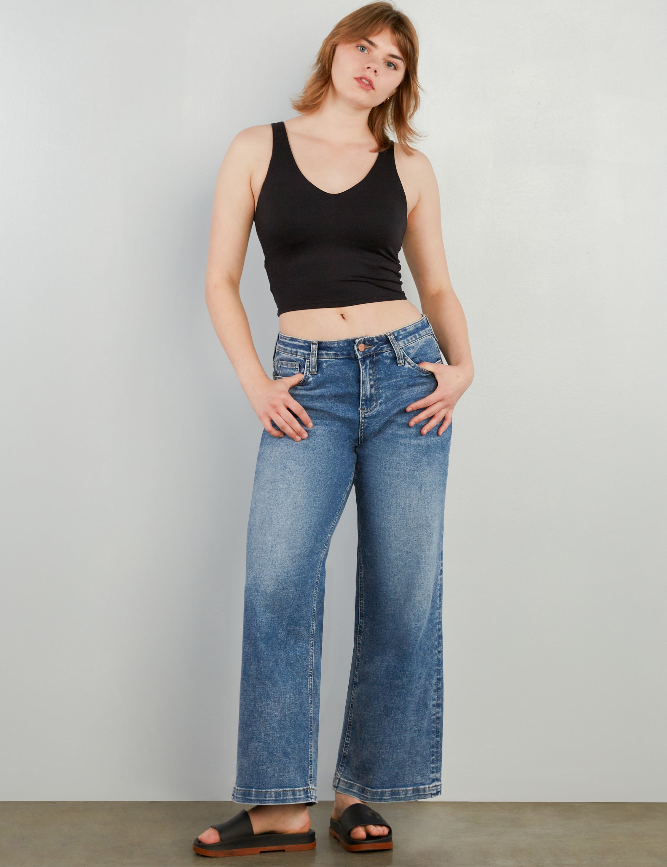 Women's Clever High-Rise Straight Jeans - Hint of Blu