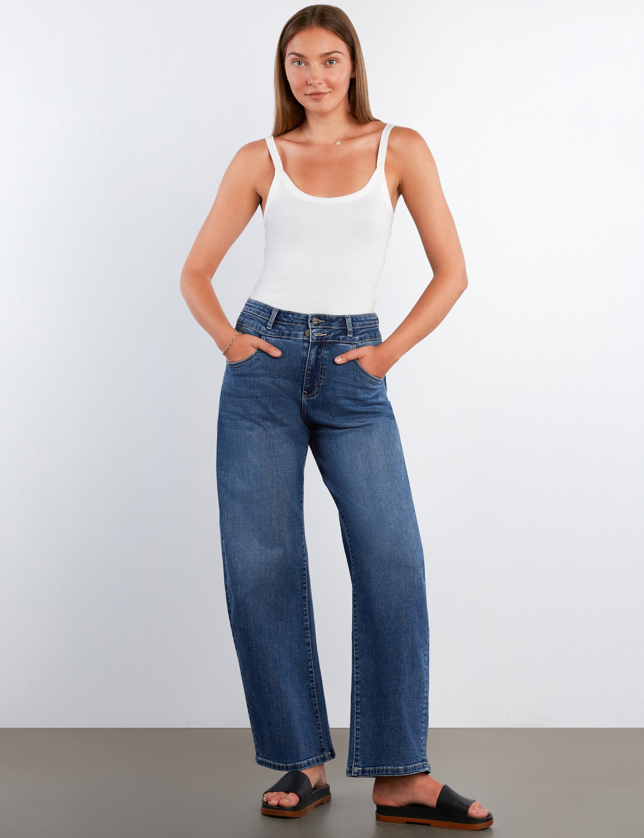 Women's Abigail Straight Jeans - Hint of Blu