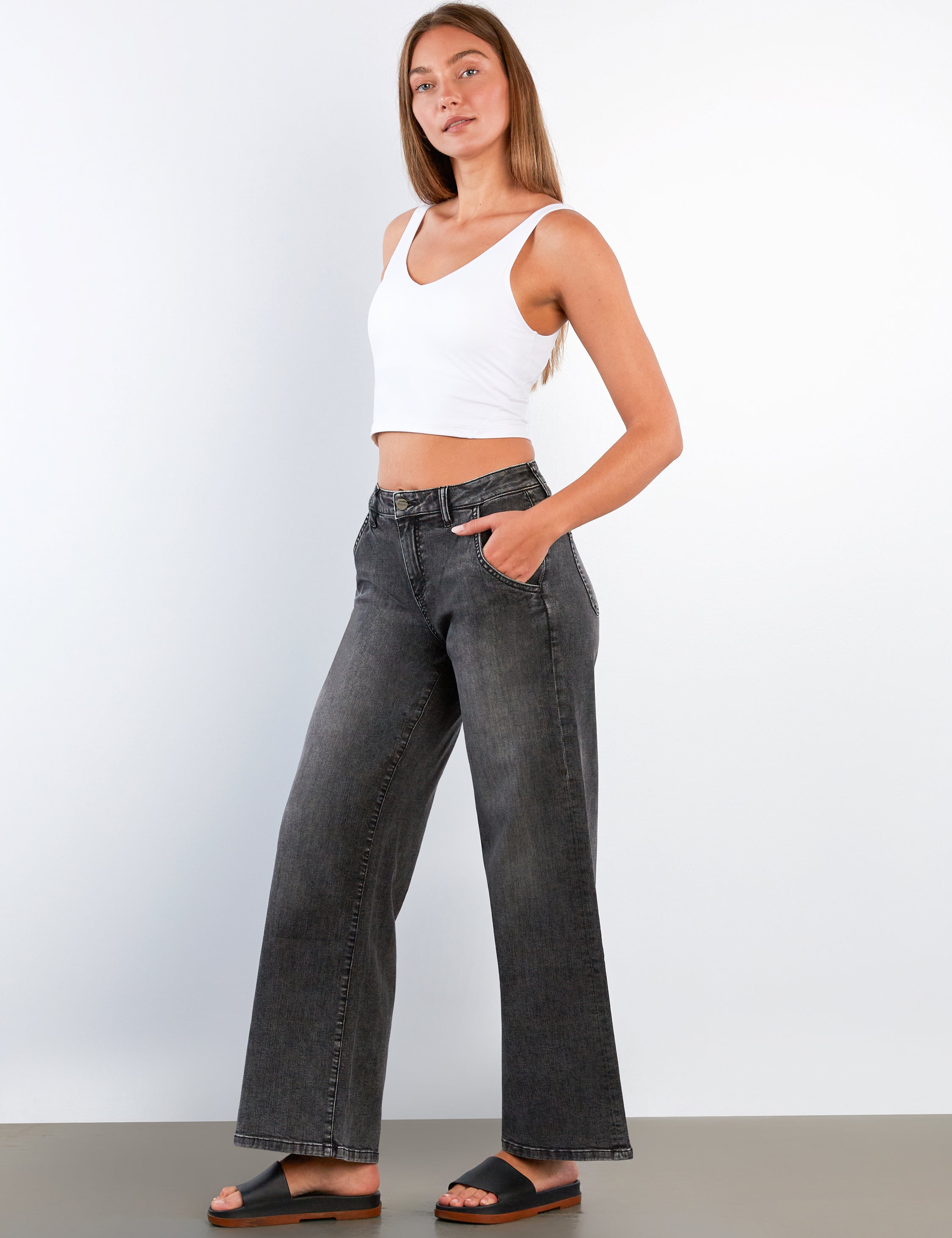 Women's HOB Relaxed Wide-Leg Jeans - Hint of Blu