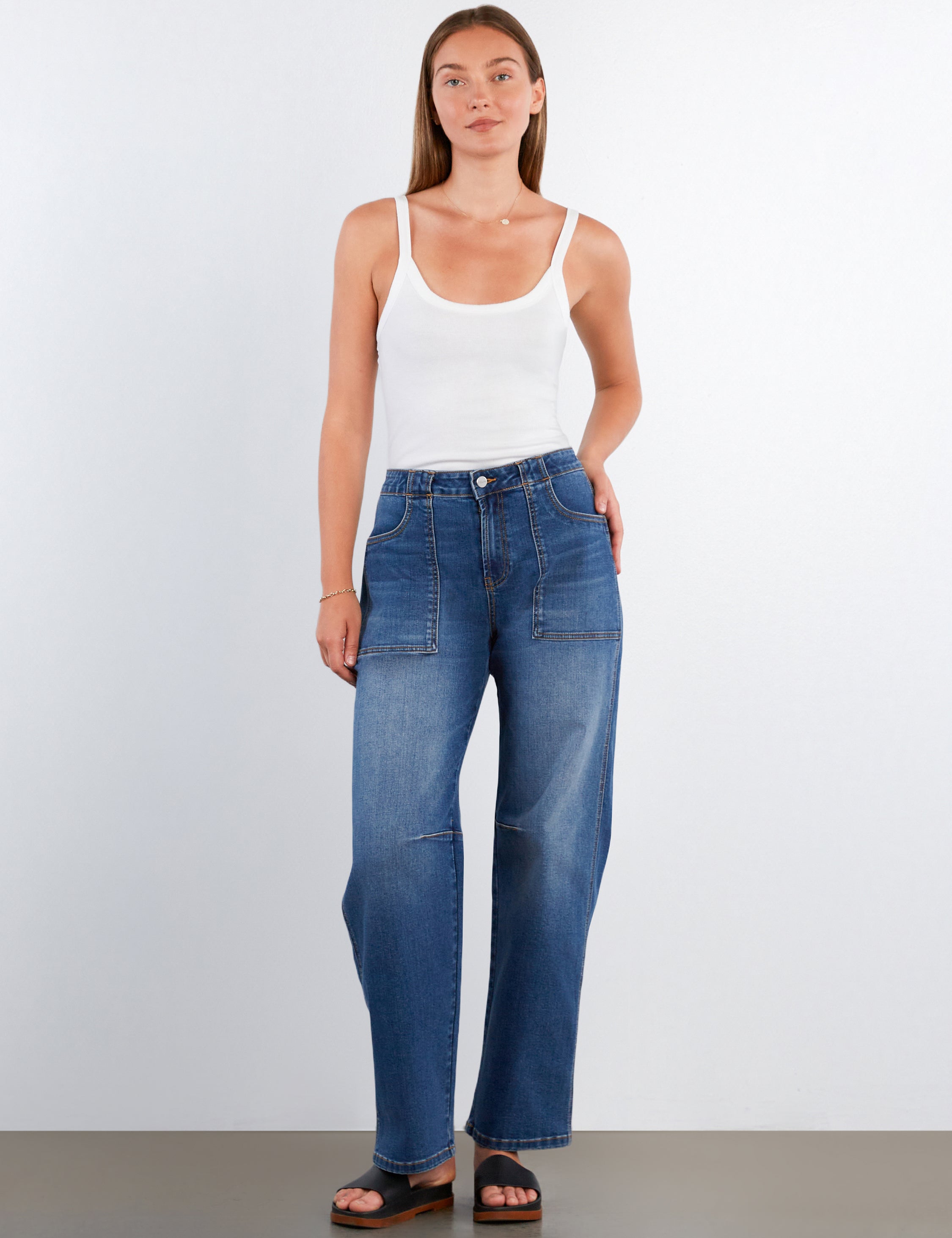 Patched Pockets Barrel Jeans