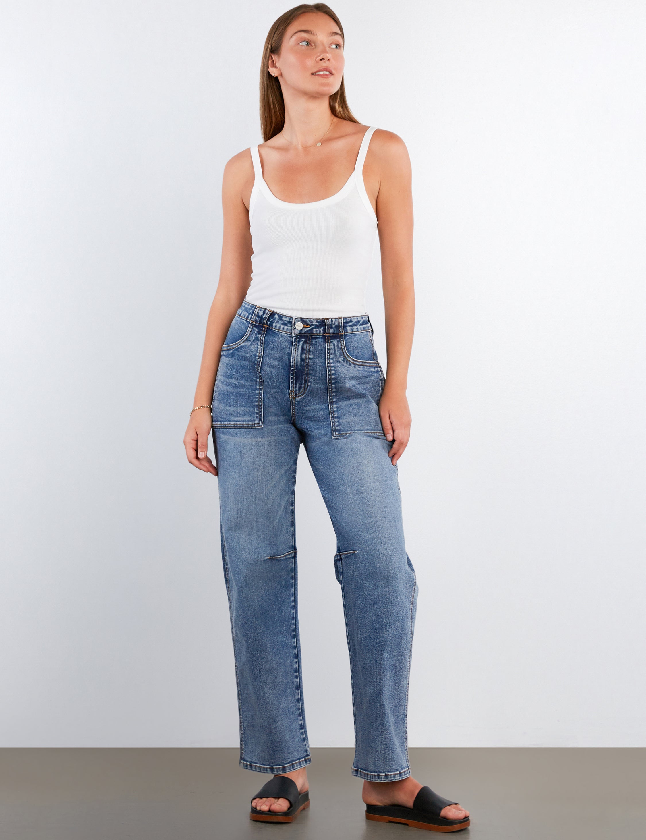 Patched Pockets Barrel Jeans