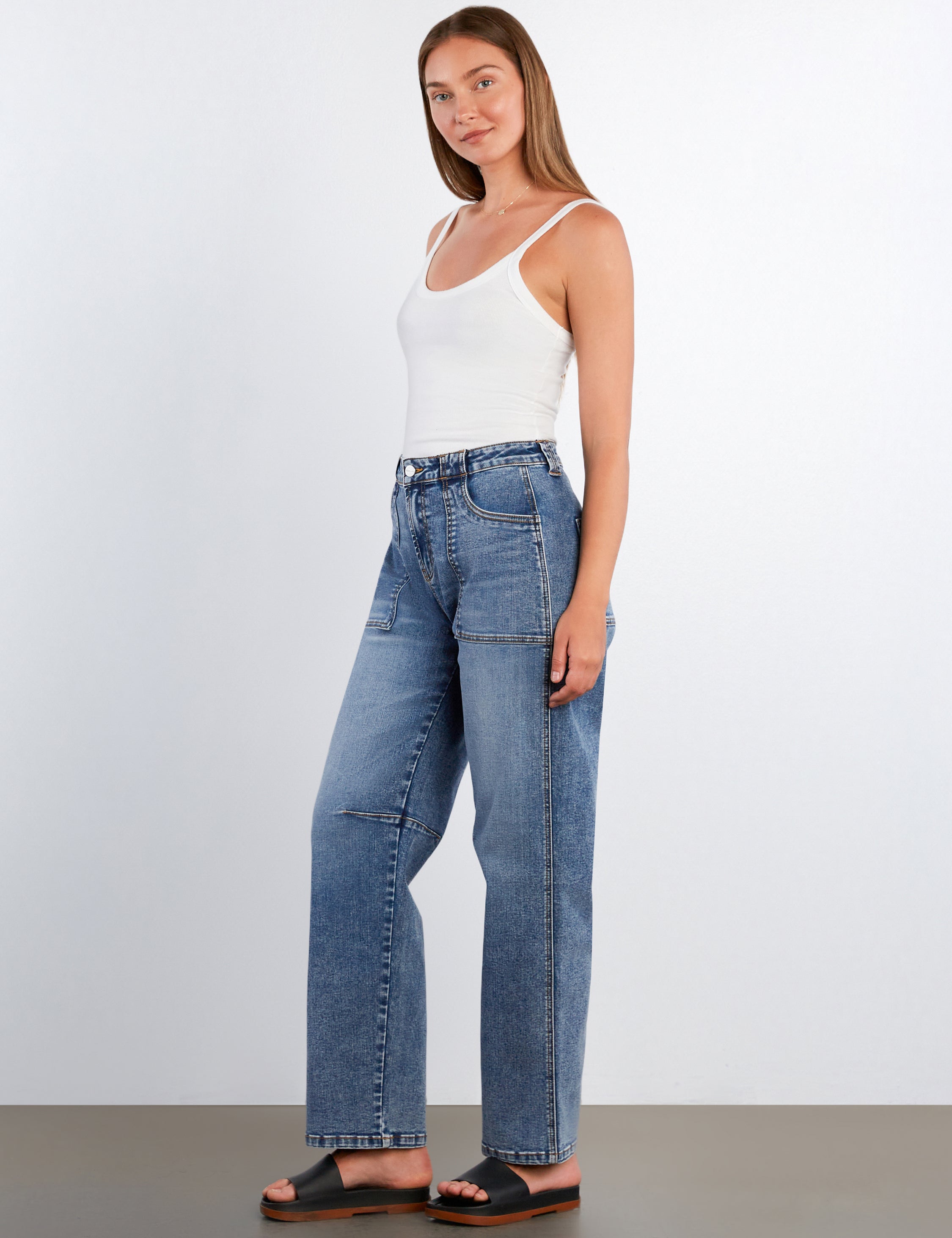 Patched Pockets Barrel Jeans