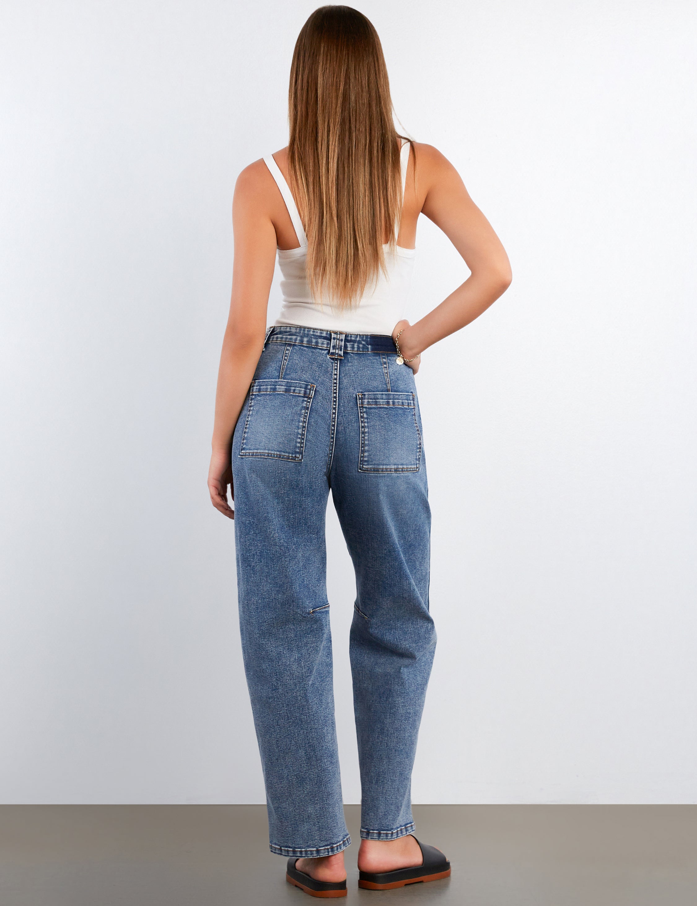Patched Pockets Barrel Jeans