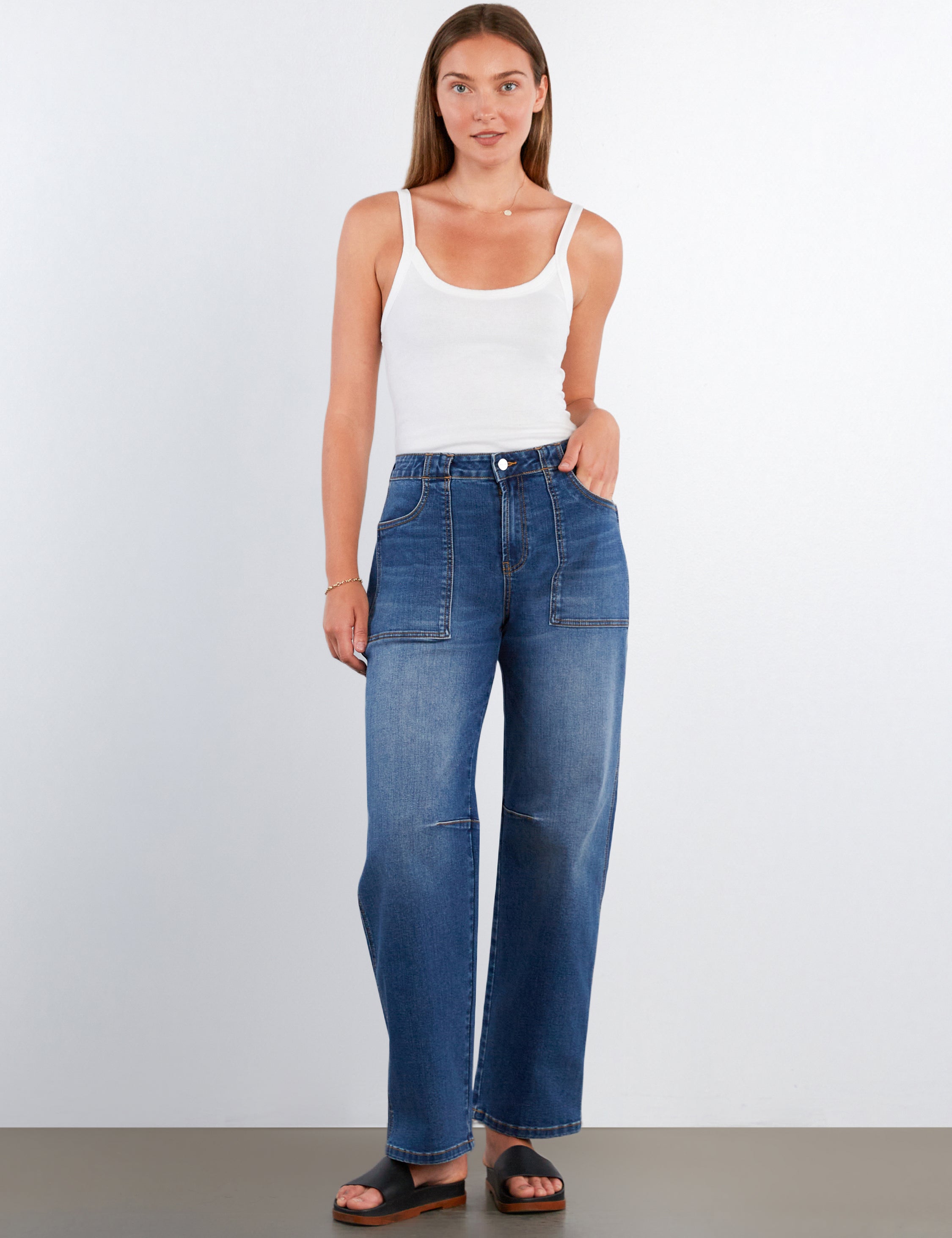 Women's Patched Pockets Barrel Jeans - Hint of Blu