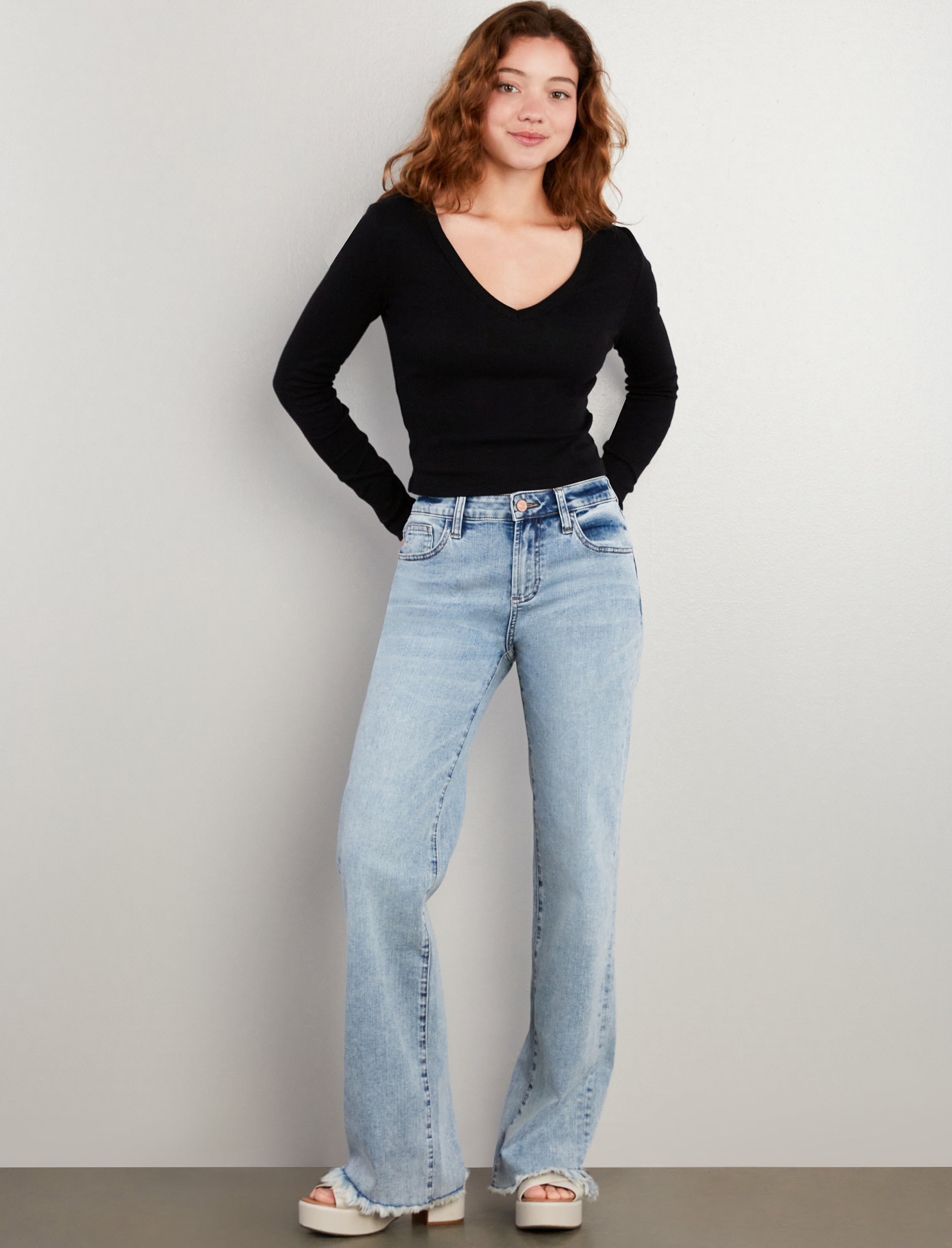 Women's Happy Fray Relaxed Jeans - Hint of Blu