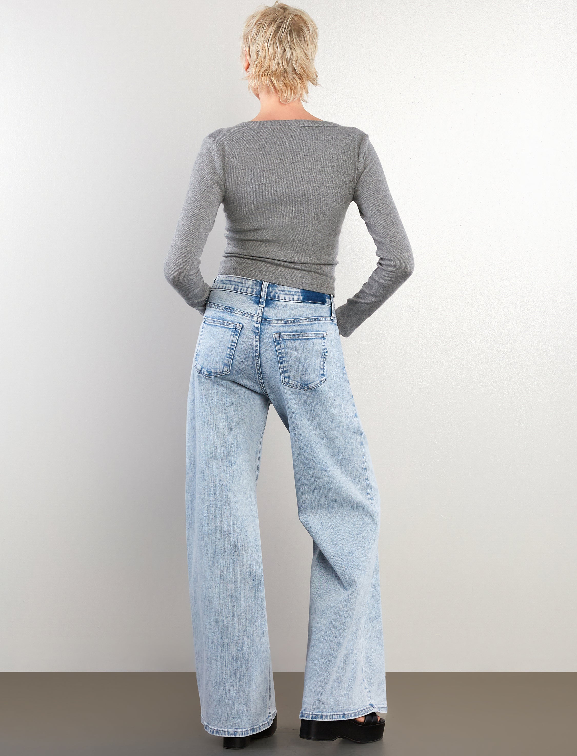 Classic Wide Leg Jeans