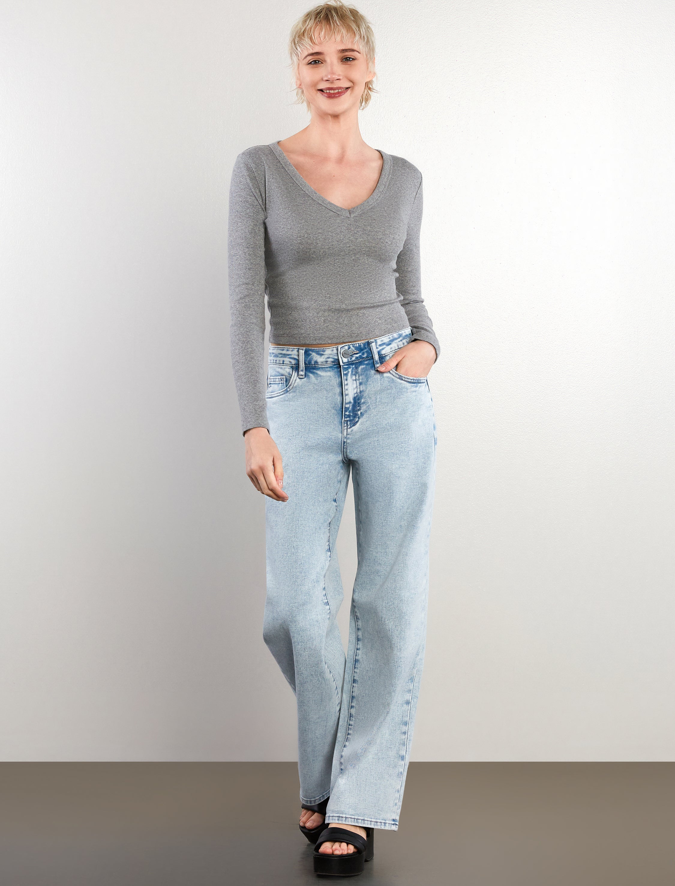 Women's Clever High-Rise Straight Jeans - Hint of Blu