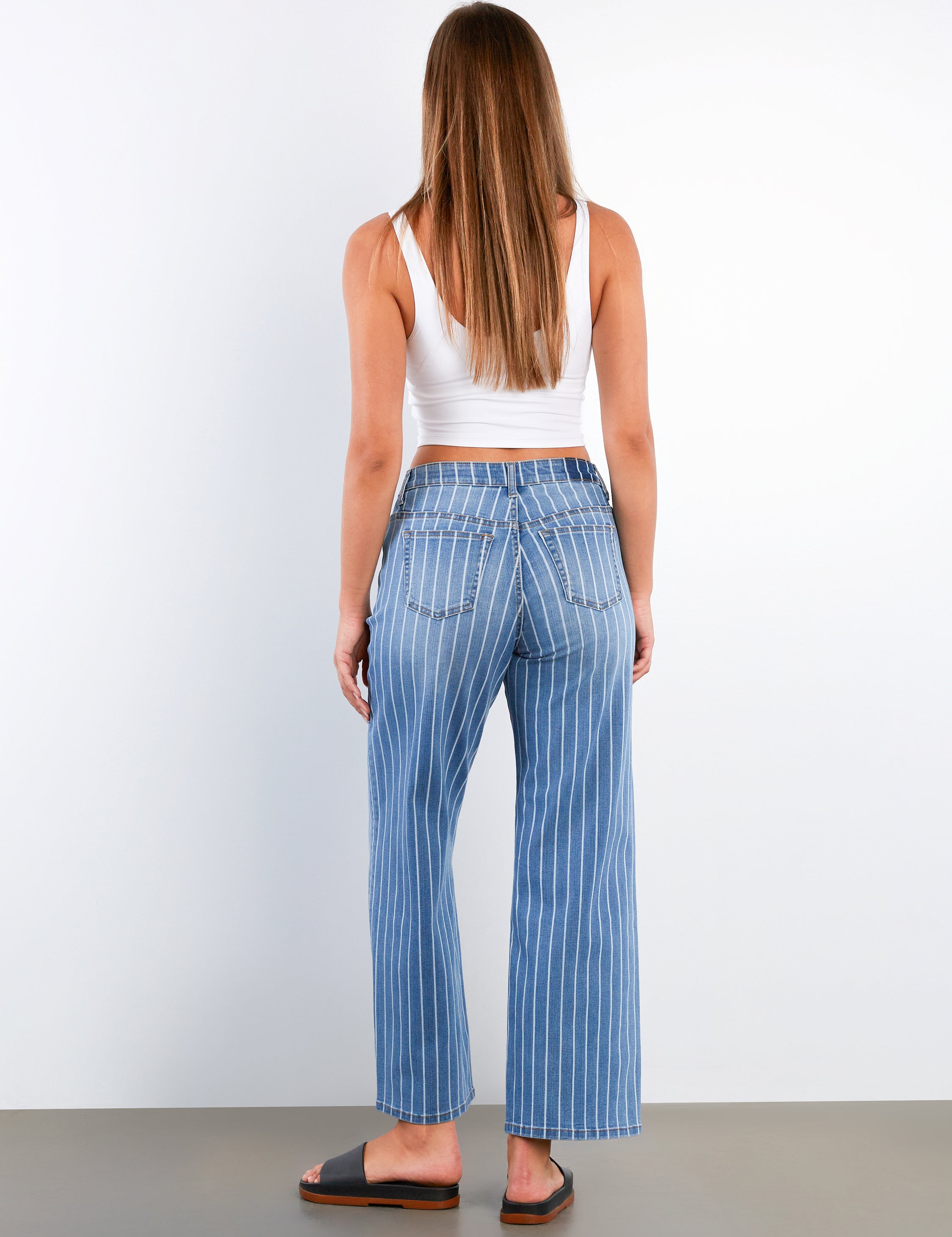Women's Straight Barreled Jeans - Hint of Blu