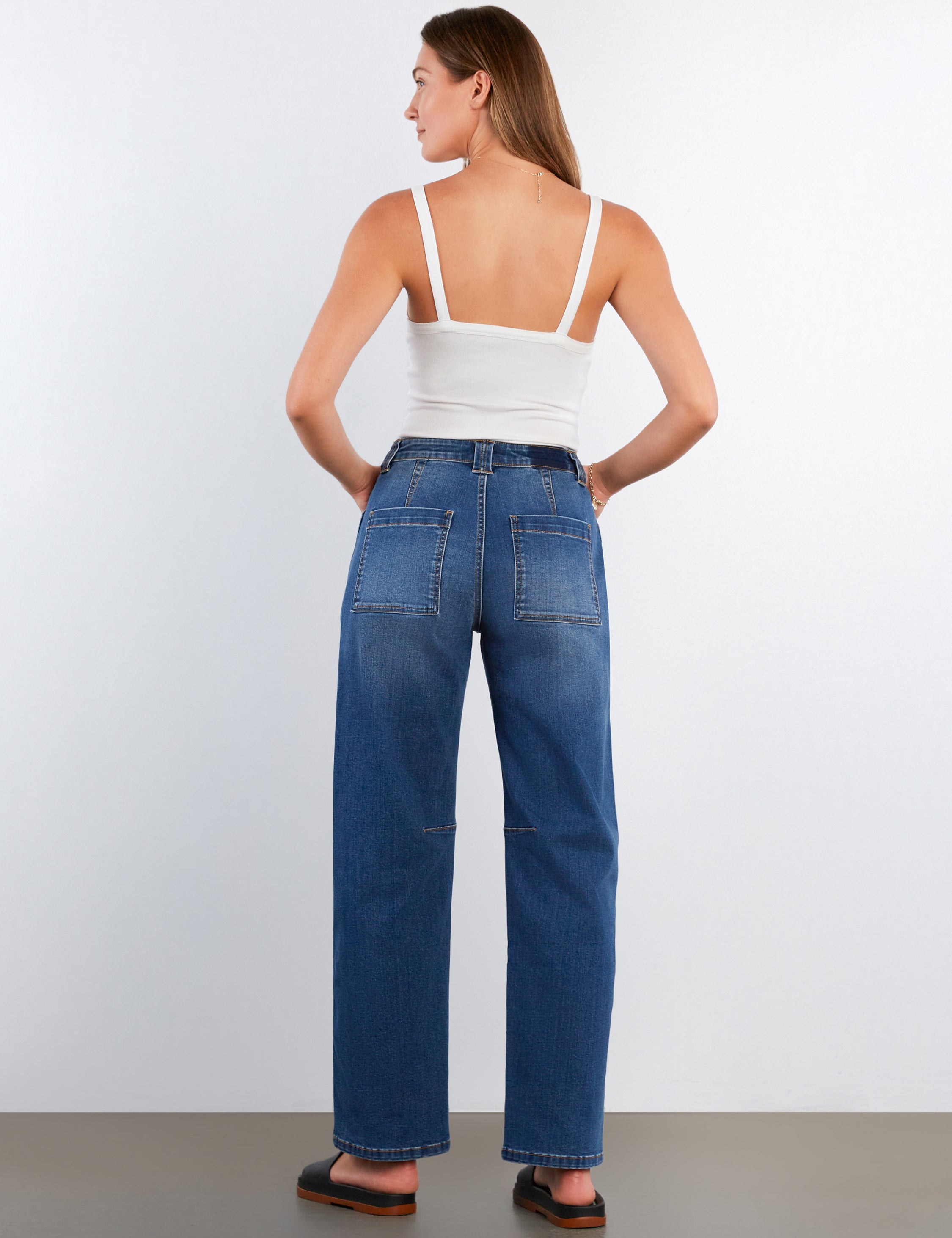 Patched Pockets Barrel Jeans