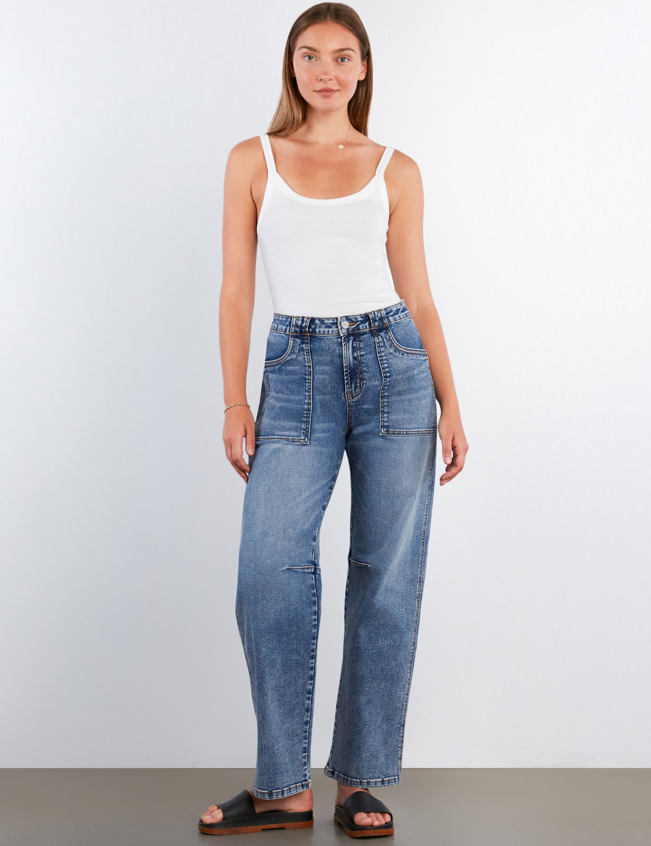 Women's Patched Pockets Barrel Jeans - Hint of Blu