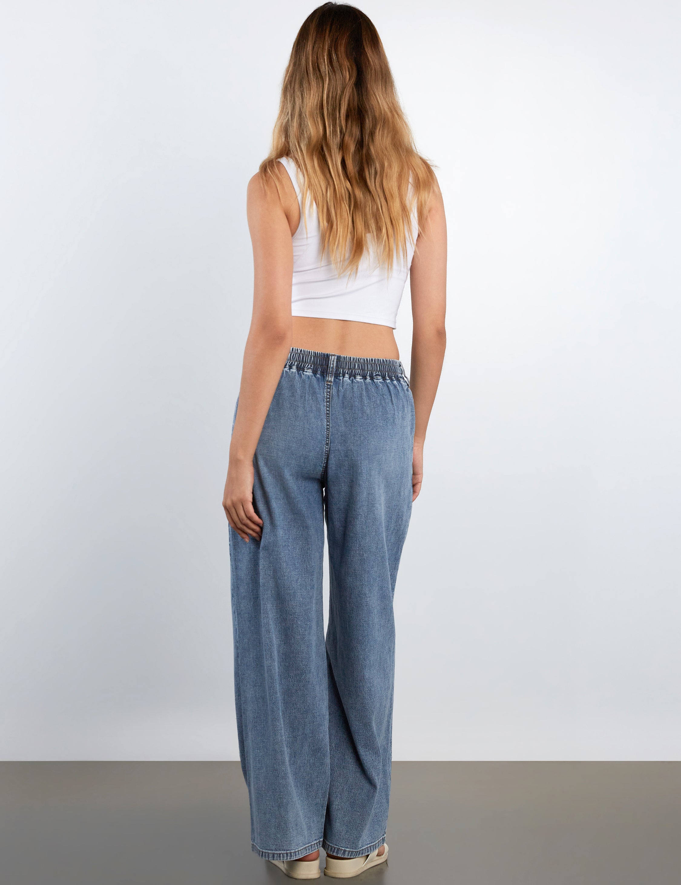 Smooth Wide-Leg Pants