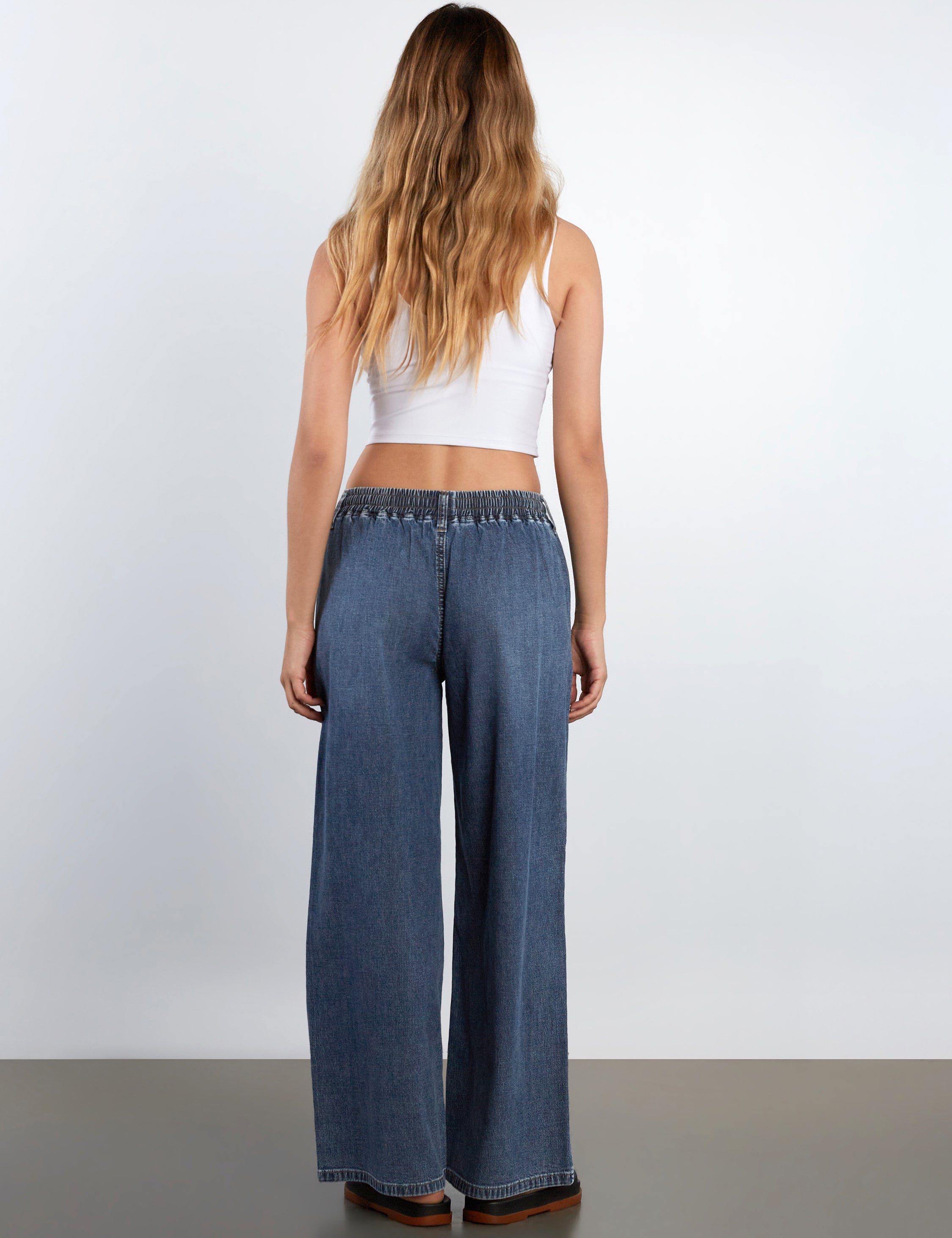 Smooth Wide-Leg Pants